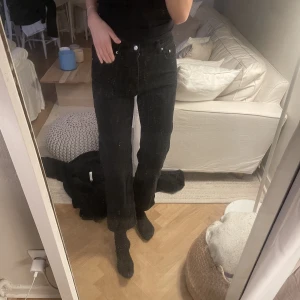 Arket jeans - Rak modell Så fin passform Jag är 175 cm Använda fåtal gånger Passar 36/38 