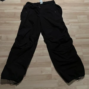 baggy cargo pants black  - Urban outfitters cargo jean pants Really baggy  Brand new: 890kr Dm me for any more info 