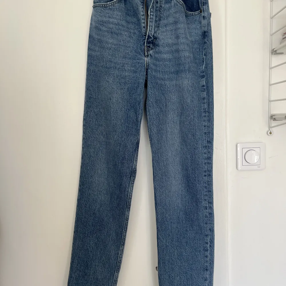 Levis - 70s High slim straight  Mörk blå Oanvända  Köpt för 1400 . Jeans & Byxor.