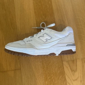 New Balance 550 - New Balance 550 White(100) Con: 9/10 Finns kvitto Stolek: 44