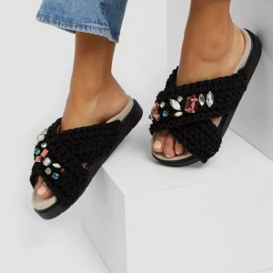 Inuikii tofflor  - Jättefina tofflor från inuikki! Inga defekter och knappt använda. Nypris 2300kr de är i storlek 41 men passar mig som har 39/40 bra😊😊❤️