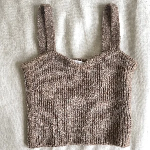 Stickat linne - Fint stickat linne från Zara. Storlek M. Fint skick!