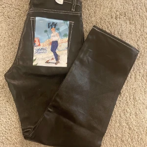 Eytys byxor - Säljer dessa coola eytys byxor som jag köpte vintern 2021 men slutat använda❣️