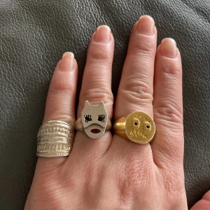 Maria Nilsdotter ring  - Ring från kollektion som inte säljs längre. Storlek 17 mm. Använd gärna köp nu