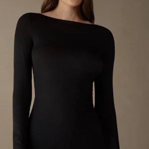 Intimissimi - Tröjan cashmere, köpte två har haft på mig båda men köpt nya färger så ingen användning för den andra. 100% Casehmire   Pris går att diskutera 