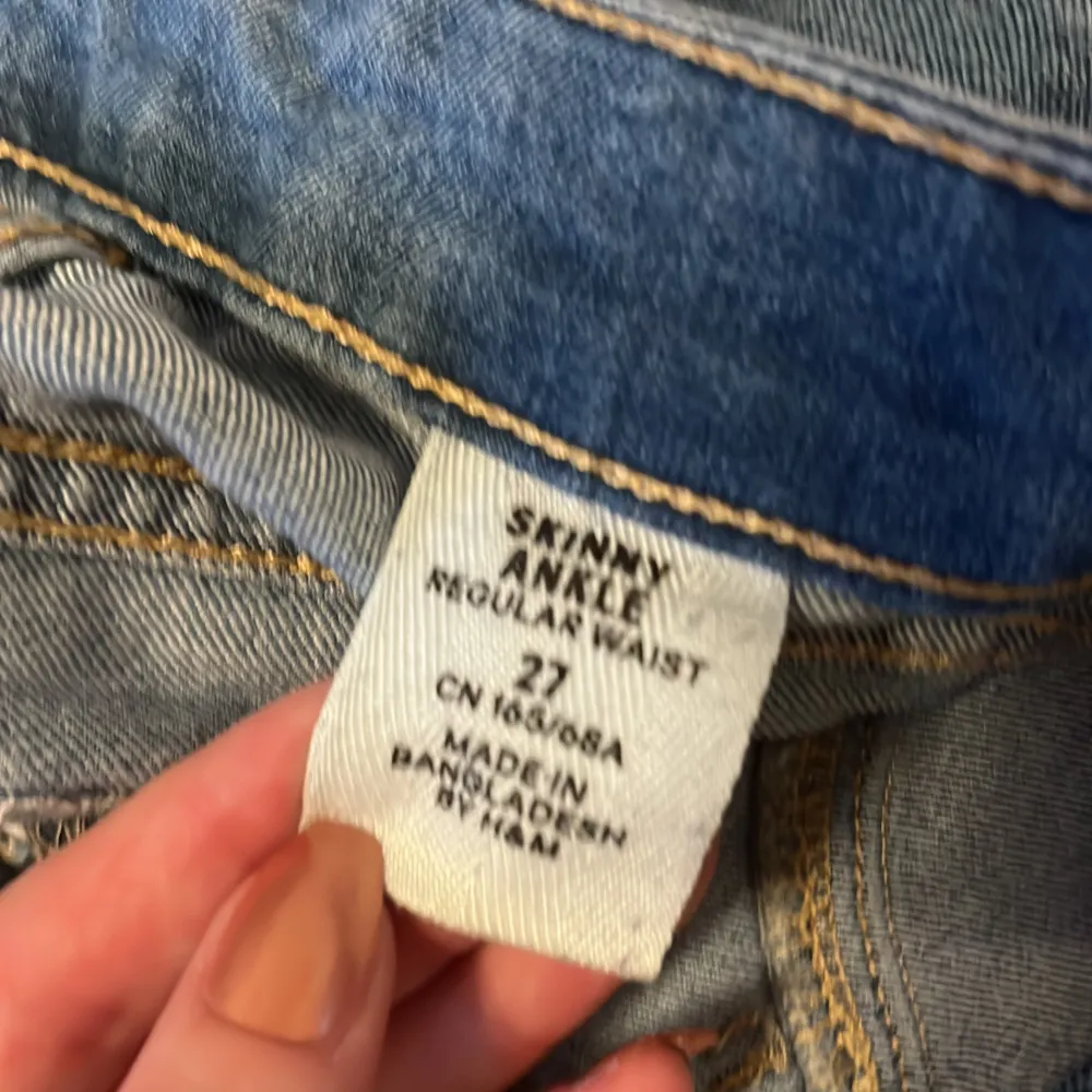 Skinny anklar och regular waist. Inga tecken på användning . Jeans & Byxor.
