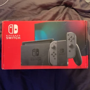 Nintedo switch - Hellt fungerande och allt som är med på bilderna går med i priset Säljer den nu för att jag behöver pengar till moppe