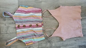 Topp - 2 st i strl s, knappt använda. Osäker på om det är från hm. Pris för båda. 