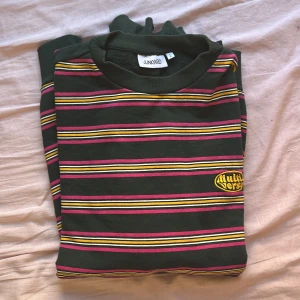 Skate tröja - Snygg oversize tröja, inprincip i ny skick endast använt två gånger hör av er vid intresse 