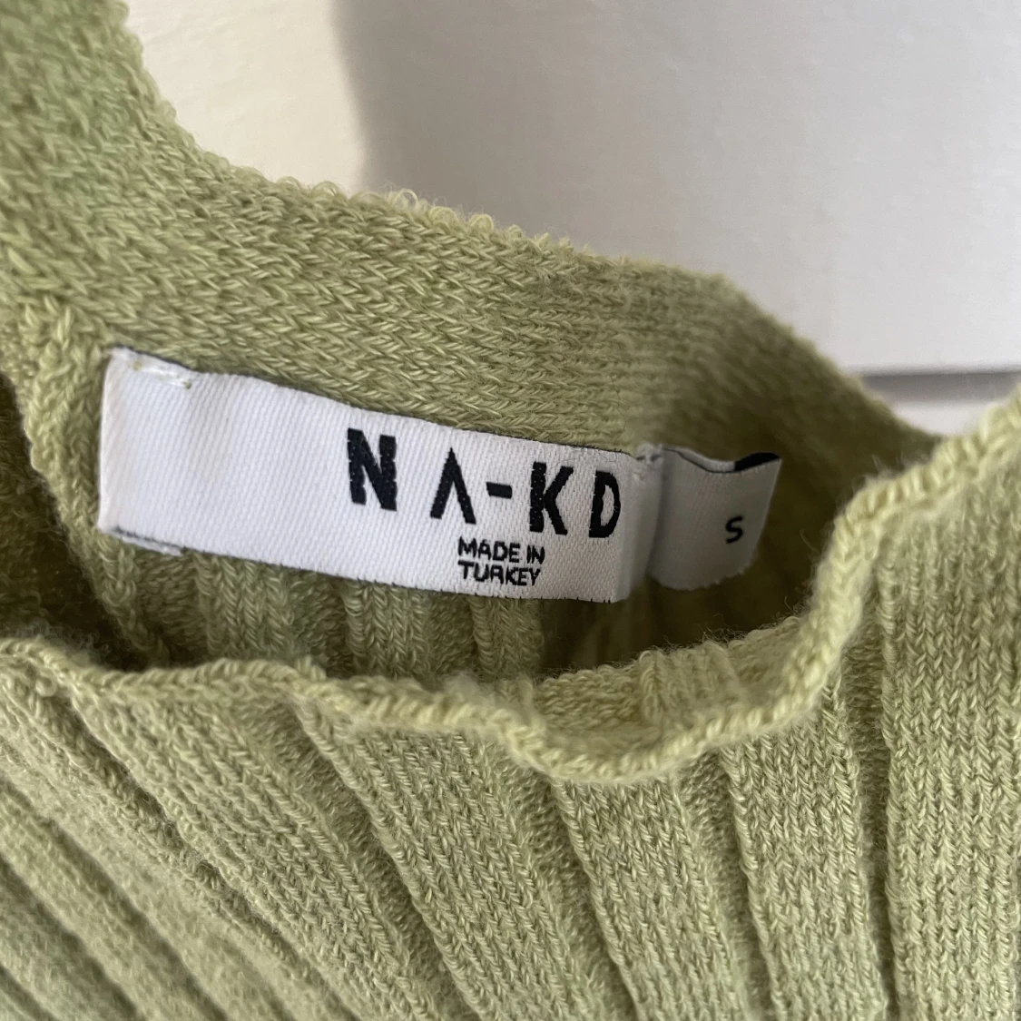 Grönt stickat linne - 91