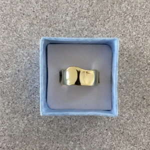 Guld ring - Snyggaste ringen från Olympia.rings💗💗justerbar ring