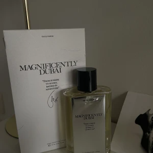 Zara parfym  - Helt ny, bara testad, parfym i Zaras limited editionkollektion. Mycket god doft men passar inte på min hud! Nypris 299kr men säljer för 199kr