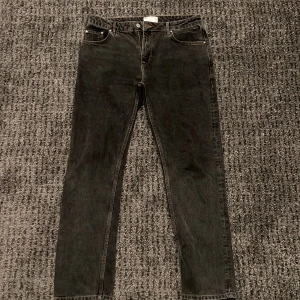 Jeans ASOS Design  - Jeans från ASOS Design. W 34 L32 Sparsamt använda då de var lite små för mig. 