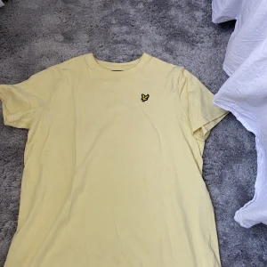 Lyle&scott T-shirt  - Lyle&scott T-shirt. Aldrig använd. Från kidsbrandstore. Ordinarie 249kr 
