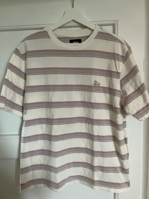 Stüssy T-shirt  - Helt oanvänd Stüssy tee, köpt från junkyard över 900+ i nypris