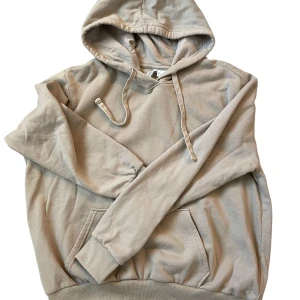 Hoddie huvtröja  - Beige huvtröja  Använd 2-3 gånger Ord:199kr