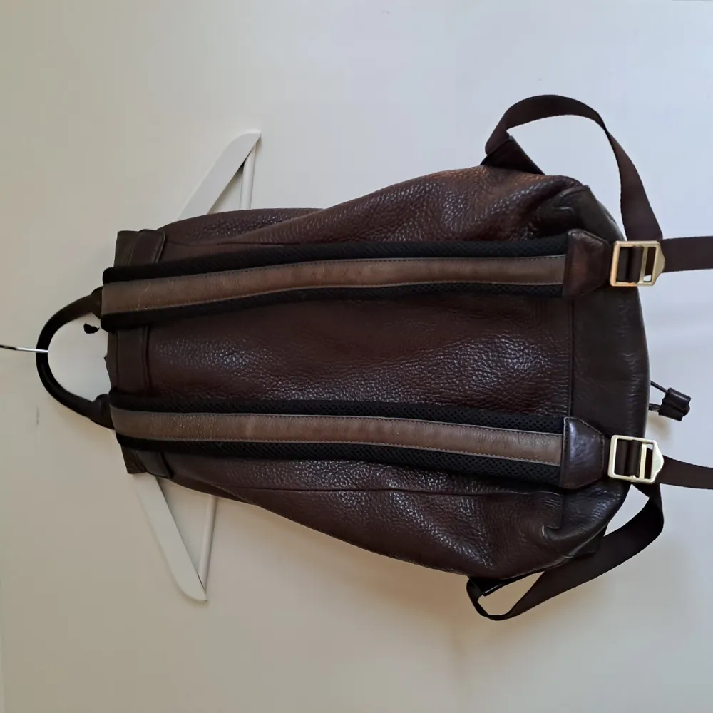 brun-fr-sch-ryggs-ck-i-kta-l-der-massimo-dutti