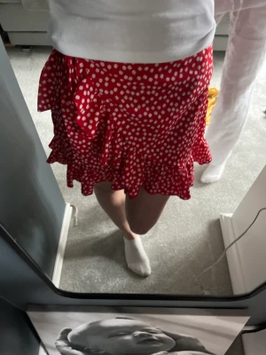 Fin kjol - Säljer denna kjolen då den inte kommer till användning, nästan aldrig använd, alltså nyskick