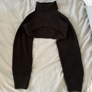 Stickad tröja  - Jätteskön stickad tröja!! Nyskick, använd endast ett fåtal gånger gånger!❤️‍🔥