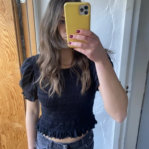 Topp från And other stories stl: M - Klassisk och fin topp från and other stories i storlek M💖📦