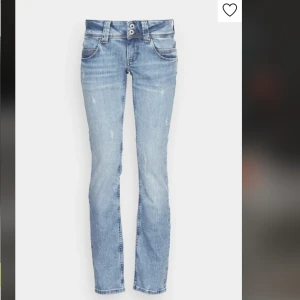 Pepe low waist jeans - Fina low waist jeans som tyvärr blivit lite för små för mig. Passar mig i längden som är cirka 1.65!❤️