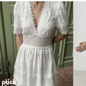 Gina tricket klänning! - HELT NY Gina klänning som är slutsåld. Den har prislappen kvar och är helt oanvänd. Säljes pga för liten