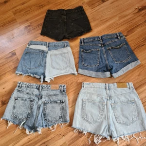 Jeansshorts  - 5 par jeansshorts i fint beg skick. Stl xs ( 32/34) . 150 kr för alla.