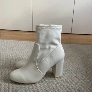 Oanvända klackar från Nelly  - Helt oanvända klackar från Nelly! 