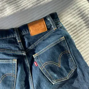 Inköpta för ca 1300kr, midjemått 24, längd 34 (osäker på längden, kan också vara 32)🫶🏼 modell ribcage bootcut