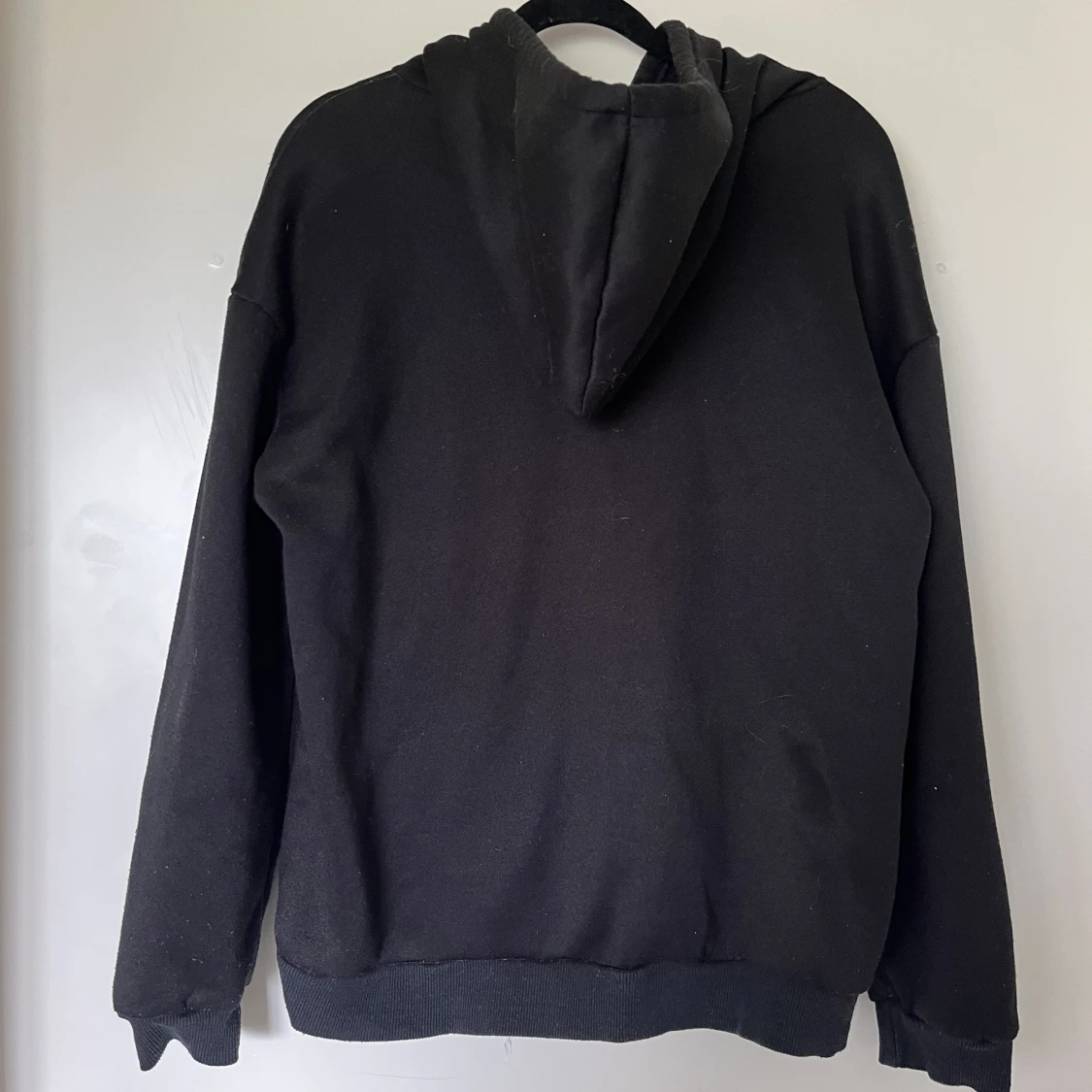 Svart hoodie - 90