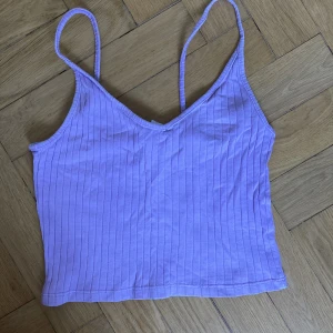 ribbat linne - ljuslila ribbat linne, köpt på H&M