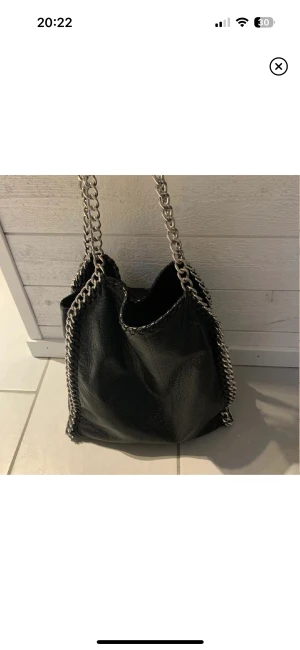 Tiamo väska - supersnygg och rymlig väska, säljer då jag ej använder den längre!🫶🏻