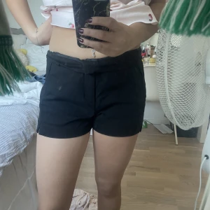 Kostym shorts  - Snygga kostym shorts som är högmidjade men går att vika ner!