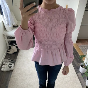 Rosa blus - Jättesöt blus från Only. Endast använd några gånger.