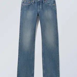 Jätte fina jeans som tyvärr blivit för stora💕 skicka om ni vill ha fler bilder 