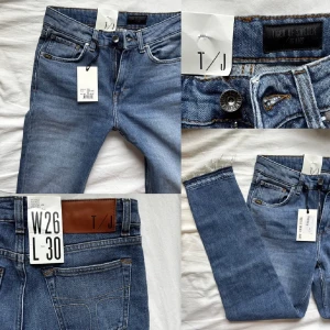 Tiger of Sweden Jeans!! - Säljer mina fina Tiger of Sweden jeans som är i fel storlek. Helt oanvända, endast testat. De sitter low/mid raise. Strl W26 L30. Ordinarie pris 1399kr. Säljer de nu för 300. 💙🦋 tveka inte att höra av dig om du undrar nåt!💕