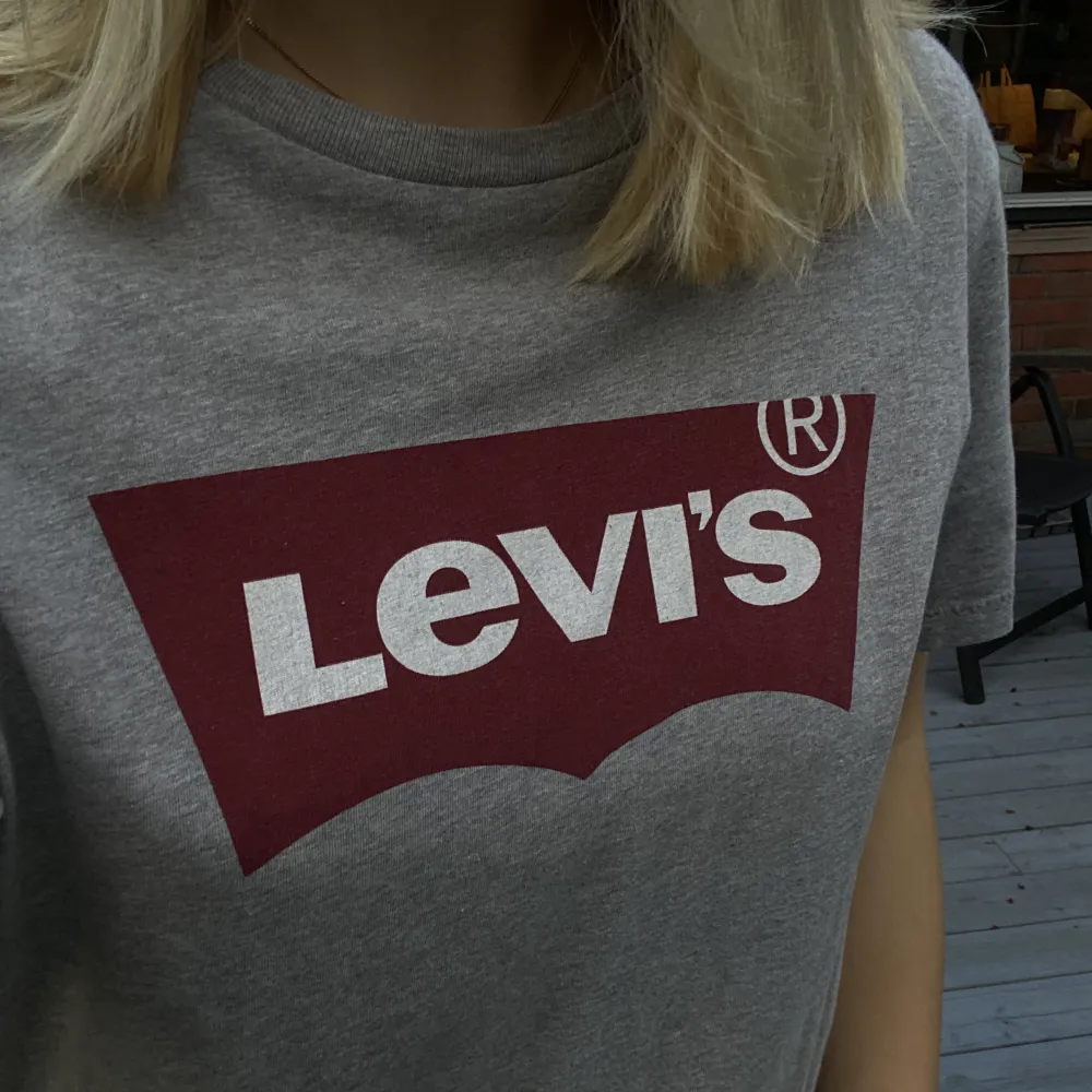 Levis  t-shirt i jätte fint skick nästan oanvänd. . T-shirts.