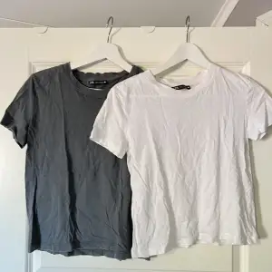 Säljer dessa t-shirts från ZARA, grå storlek S vit storlek XS, båda för 80kr + frakt eller en för 50kr st + frakt 🫶🏻🫶🏻