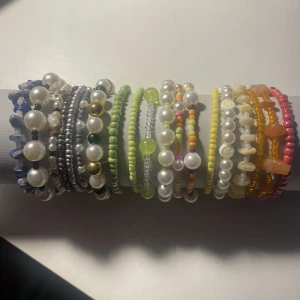 Armband  - 19 pärlarmband för 25+13kr frakt 
