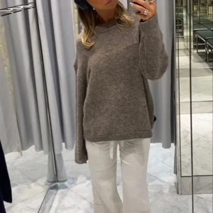 Stickad tröja  - Säljer denna stickade tröja då den inte kommer till andvändning 