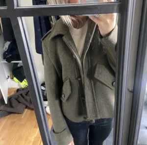 zara jacka - intressekoll på min fina zara jacka, bilder från förra ägaren. 