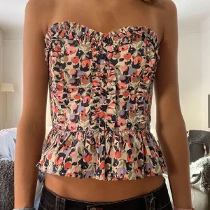 Tubtobb - Intressekoll på denna underbara Tubtopp från hm helt slutsåld och eftertraktad 💛