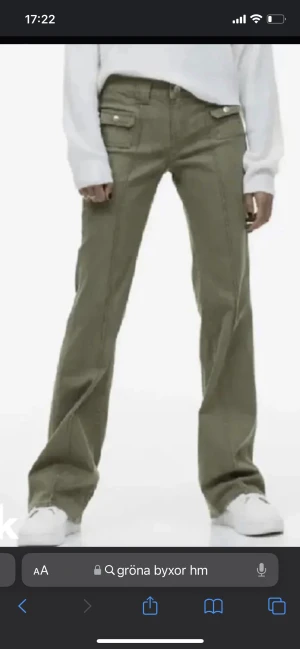 Hm byxor  - Säljer mina populära sjukt snygga gröna byxor från hm! Jättebra skick💕man kan buda i kommentarerna då jag råkade avsluta budgivningen.  innan den var klar💕så dem är alltså fortfarande till salu. Köp direkt för 600