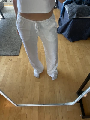 Linnebyxor - Dom perfekta pupulära lågmidjade linnebyxorna från HM