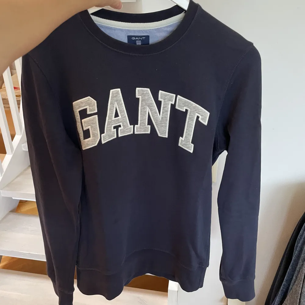 En sweatshirt från Gant i fint skick. . Hoodies.