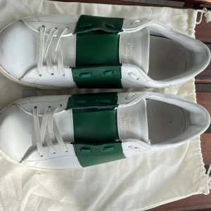 Valentino skor - Säljer ett par gröna valentino open äkthetsbevis finns självklart. priset kan  diskuteras