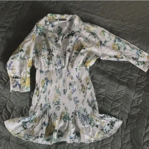 Skjortklänning  - Superfin skjortklänning från zara💘💘 använd en gång. Skriv för fler bilder