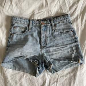 Jättesnygga vintage shorts men dom är för små 💕 W26 eller 34