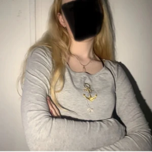 Grå tröja  - Grå tröja med tryck