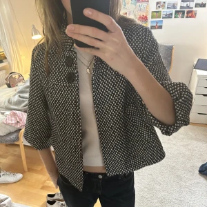 Trekvartsärmad jacka/ kappa - Så fin kappa/ jacka med Trekvartsärm!